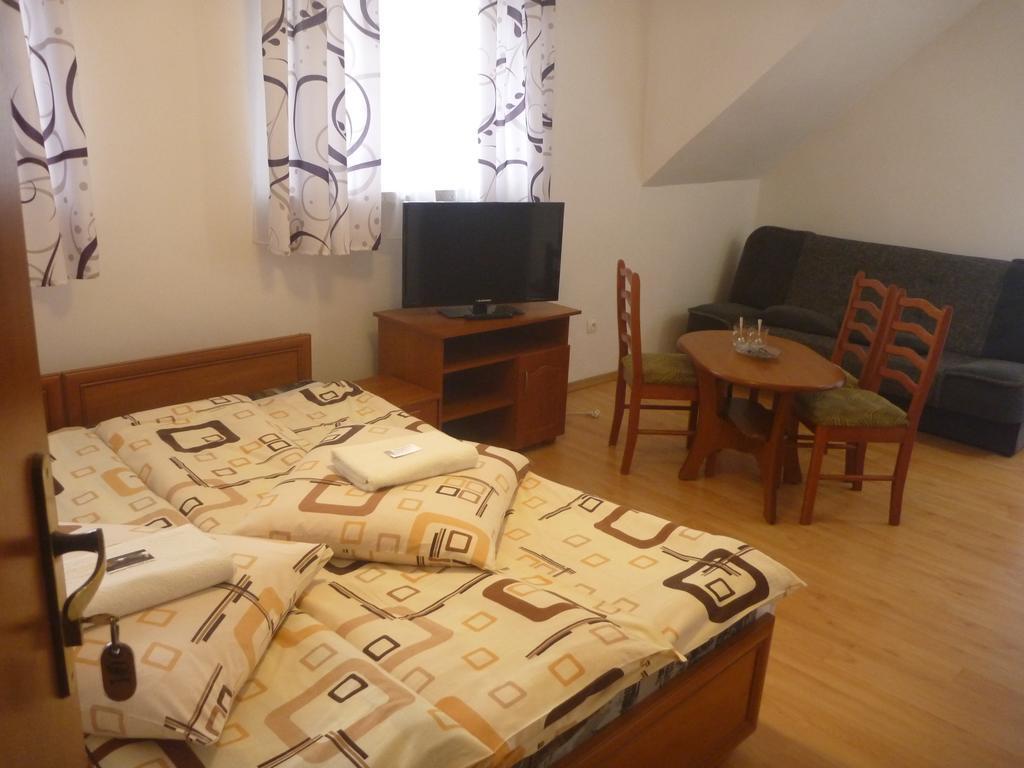كودوفا- زدروي Osrodek Wypoczynkowy Nad Stawem - Holiday Resort By The Lake - Erholungsheim Am See - Prazdninovy Dum U Jezera المظهر الخارجي الصورة